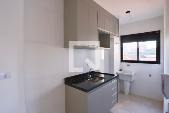 Cozinha de apartamento para alugar com 2 quartos, 46m² em Vila Invernada, São Paulo