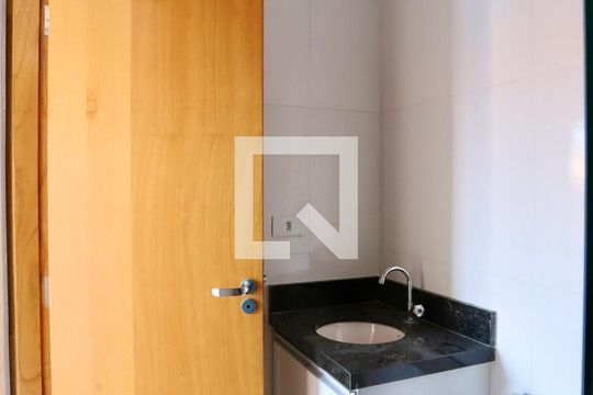 Banheiro de apartamento para alugar com 2 quartos, 46m² em Vila Invernada, São Paulo