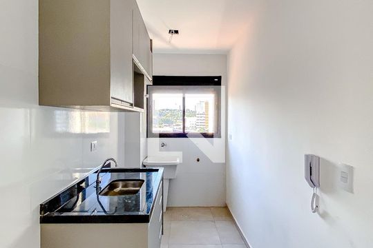 Cozinha de apartamento para alugar com 2 quartos, 46m² em Vila Invernada, São Paulo