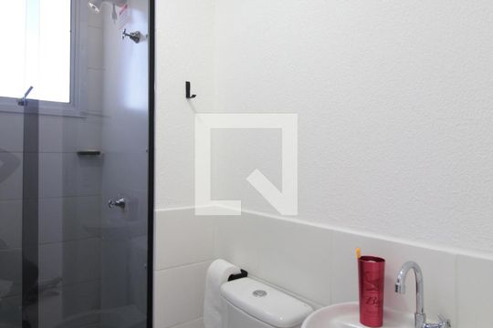 Banheiro  de apartamento à venda com 2 quartos, 48m² em Serrano, Belo Horizonte