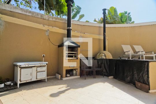 Área externa de casa para alugar com 4 quartos, 450m² em City América, São Paulo