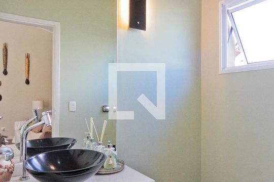 Lavabo de casa para alugar com 4 quartos, 450m² em City América, São Paulo