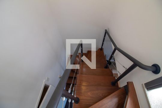 Escada de apartamento para alugar com 1 quarto, 75m² em Cidade Monções, São Paulo