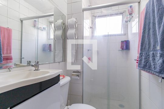 Banheiro de apartamento à venda com 2 quartos, 50m² em Conceição, Osasco