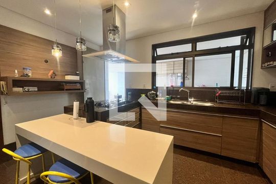 cozinha de apartamento à venda com 3 quartos, 310m² em Inconfidentes, Contagem