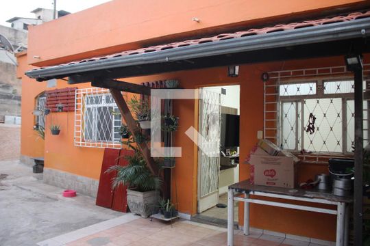 Área Externa de casa à venda com 3 quartos, 123m² em Califórnia, Belo Horizonte
