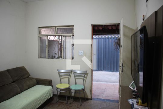 Sala de casa à venda com 3 quartos, 123m² em Califórnia, Belo Horizonte