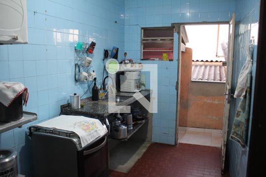 Cozinha de casa à venda com 3 quartos, 123m² em Califórnia, Belo Horizonte
