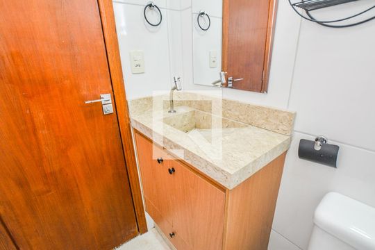 Banheiro de apartamento à venda com 2 quartos, 59m² em Vila Guaraciaba, Santo André