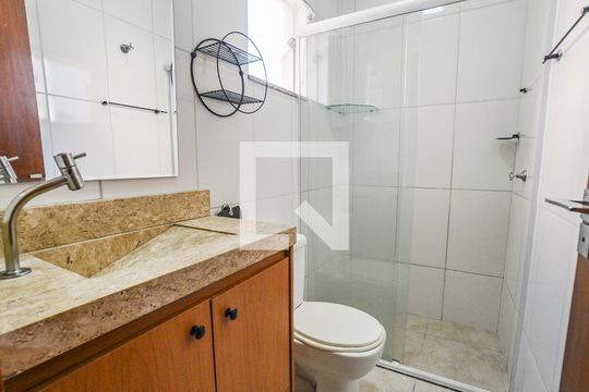 Banheiro de apartamento à venda com 2 quartos, 59m² em Vila Guaraciaba, Santo André