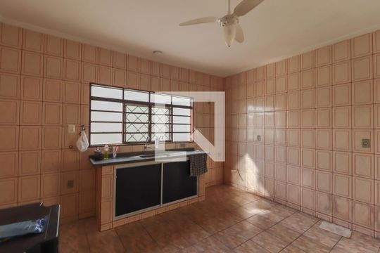 Cozinha de casa à venda com 3 quartos, 500m² em Tulipas, Jundiaí