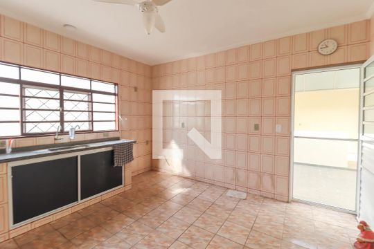 Cozinha de casa à venda com 3 quartos, 500m² em Tulipas, Jundiaí