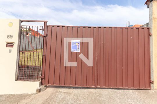 Fachada de casa à venda com 3 quartos, 500m² em Tulipas, Jundiaí