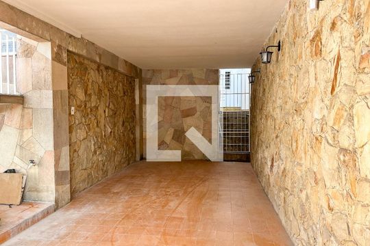 Garagem de casa à venda com 2 quartos, 200m² em Vila Pereira Barreto, São Paulo