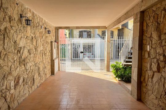 Garagem de casa à venda com 2 quartos, 200m² em Vila Pereira Barreto, São Paulo