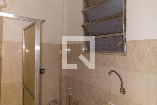 Banheiro de apartamento à venda com 1 quarto, 40m² em Centro, Niterói