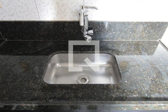 Cozinha de apartamento para alugar com 3 quartos, 80m² em Heliópolis, Belo Horizonte