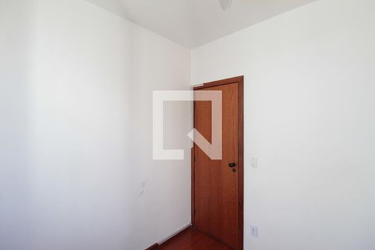 Quarto 3 de apartamento para alugar com 3 quartos, 80m² em Heliópolis, Belo Horizonte