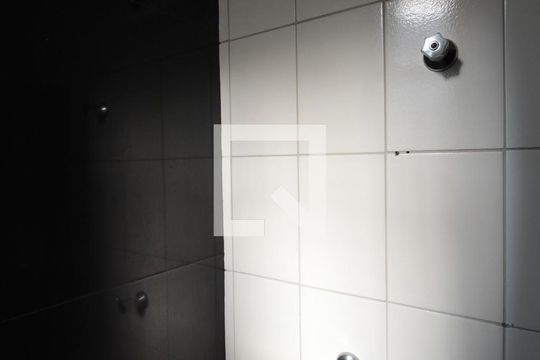 Banheiro de apartamento para alugar com 3 quartos, 80m² em Heliópolis, Belo Horizonte