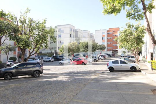 Garagem de apartamento para alugar com 3 quartos, 80m² em Heliópolis, Belo Horizonte
