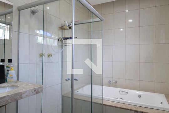 Banheiro da Suíte 1 de casa para alugar com 5 quartos, 800m² em Trevo, Belo Horizonte