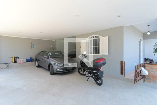 Garagem de casa para alugar com 5 quartos, 800m² em Trevo, Belo Horizonte