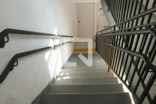 Escada de apartamento para alugar com 2 quartos, 50m² em Cabuçu , Nova Iguaçu