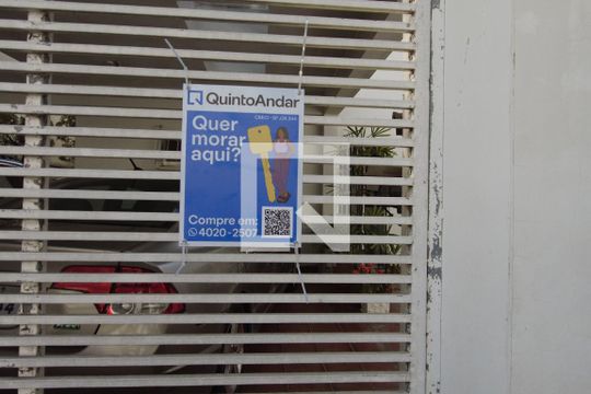 Plaquinha de casa à venda com 3 quartos, 200m² em Brooklin, São Paulo