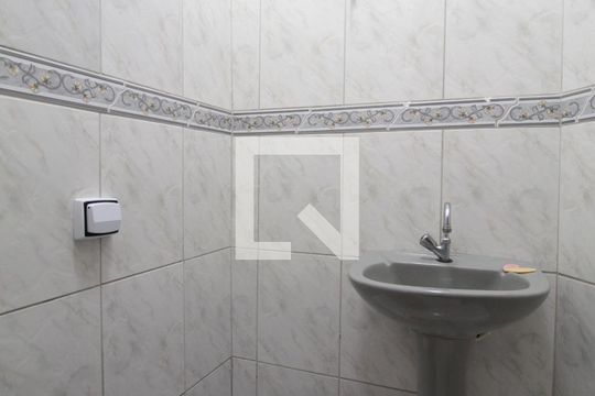 Lavabo de casa para alugar com 2 quartos, 64m² em Heliópolis, Belo Horizonte