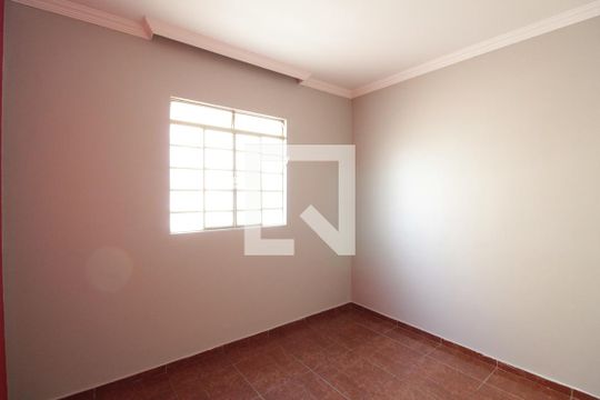 Quarto 1 de casa para alugar com 2 quartos, 64m² em Heliópolis, Belo Horizonte
