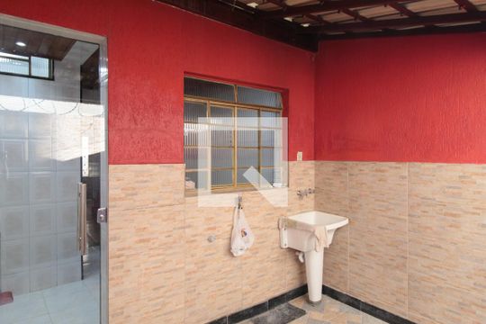 Area de Serviço de casa para alugar com 2 quartos, 64m² em Heliópolis, Belo Horizonte