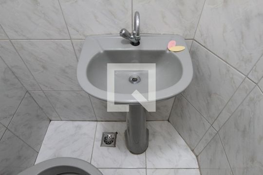 Lavabo de casa para alugar com 2 quartos, 64m² em Heliópolis, Belo Horizonte