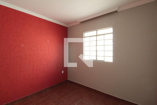 Quarto 1 de casa para alugar com 2 quartos, 64m² em Heliópolis, Belo Horizonte