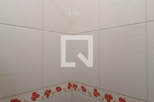Banheiro de casa para alugar com 2 quartos, 64m² em Heliópolis, Belo Horizonte
