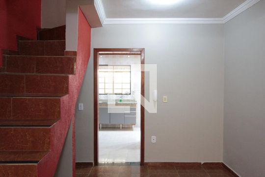 Sala de casa para alugar com 2 quartos, 64m² em Heliópolis, Belo Horizonte