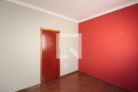 Quarto 1 de casa para alugar com 2 quartos, 64m² em Heliópolis, Belo Horizonte