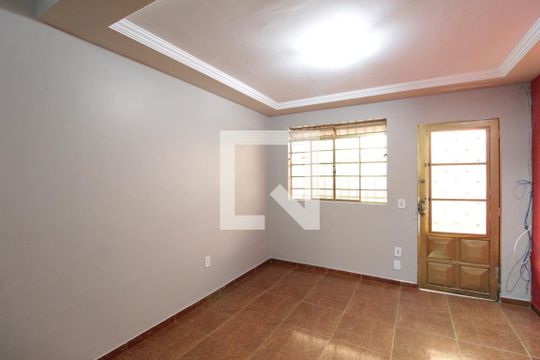 Sala de casa para alugar com 2 quartos, 64m² em Heliópolis, Belo Horizonte