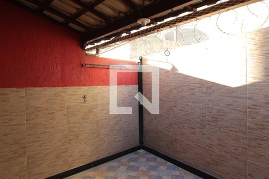 Area de Serviço de casa para alugar com 2 quartos, 64m² em Heliópolis, Belo Horizonte