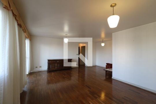 Apartamento para alugar com 3 quartos, 181m² em Vila Bastos, Santo André