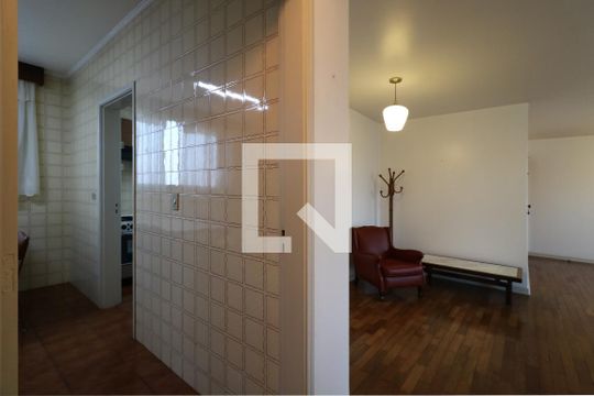 Corredor de apartamento para alugar com 3 quartos, 181m² em Vila Bastos, Santo André