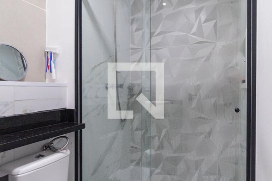 Banheiro de apartamento à venda com 2 quartos, 53m² em Centro, Osasco