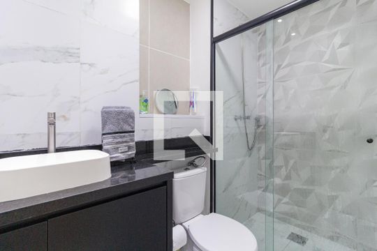 Banheiro de apartamento à venda com 2 quartos, 53m² em Centro, Osasco