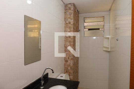Banheiro de apartamento para alugar com 2 quartos, 37m² em Conjunto Residencial José Bonifácio, São Paulo