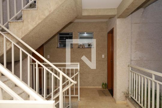Área comum - Saguão do prédio de apartamento para alugar com 2 quartos, 37m² em Conjunto Residencial José Bonifácio, São Paulo