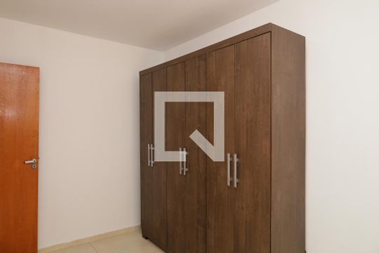 Quarto 2 de apartamento para alugar com 2 quartos, 37m² em Conjunto Residencial José Bonifácio, São Paulo