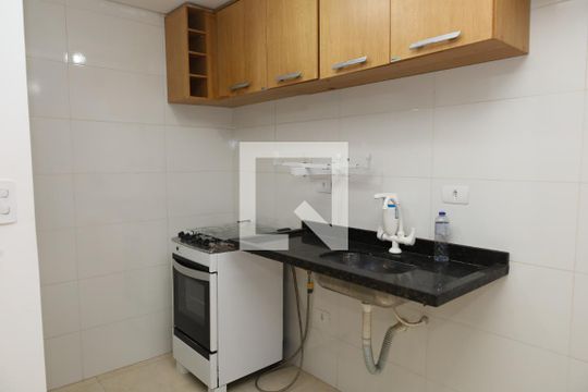 Cozinha de apartamento para alugar com 2 quartos, 37m² em Conjunto Residencial José Bonifácio, São Paulo