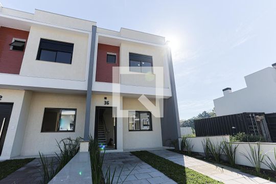 Fachada de casa à venda com 3 quartos, 120m² em Hípica, Porto Alegre