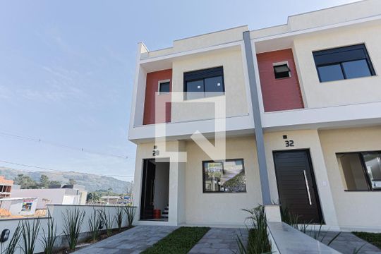 Fachada de casa à venda com 3 quartos, 120m² em Hípica, Porto Alegre