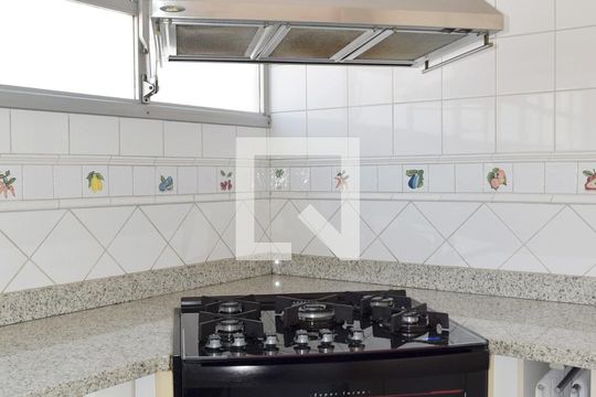 Cozinha - detalhe fogão/coifa de apartamento à venda com 4 quartos, 222m² em Consolação, São Paulo