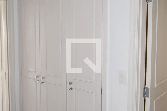 1° Armário corredor de apartamento à venda com 4 quartos, 222m² em Consolação, São Paulo